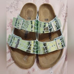 Women's Birkenstock Arizona Gator Metallic Green Size 7